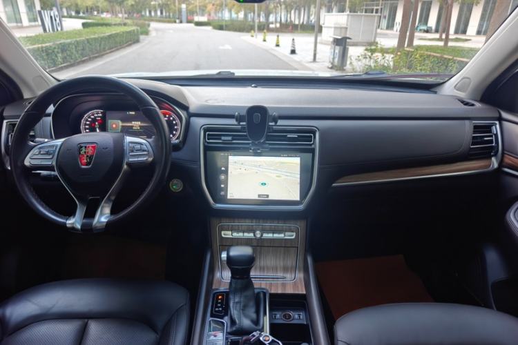 Used Roewe RX8 2018 30T Smart Connectivity Two-Wheel Drive Flagship Edition Interior 8