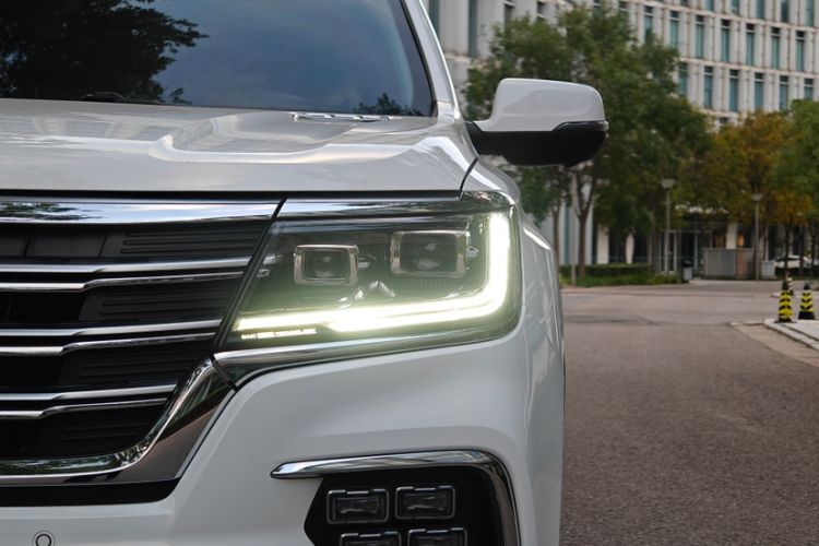 Used Roewe RX8 2018 30T Smart Connectivity Two-Wheel Drive Flagship Edition Left Front Headlight