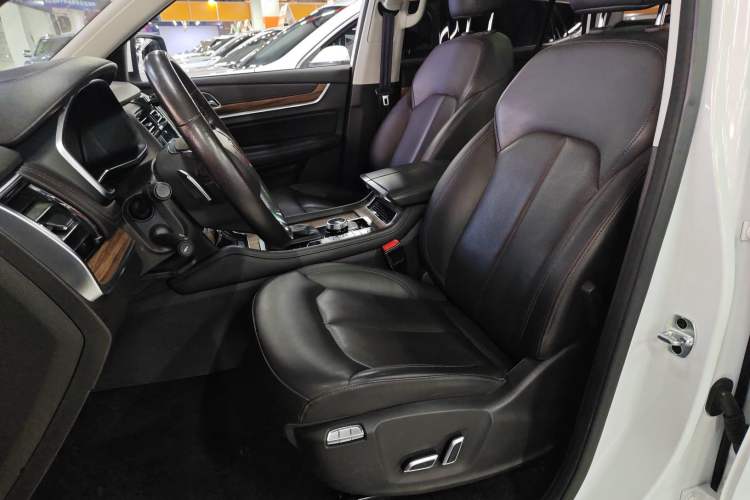 Used Roewe RX8 2018 30T Smart Connectivity All-Wheel Drive Supreme Edition Left Front Seat