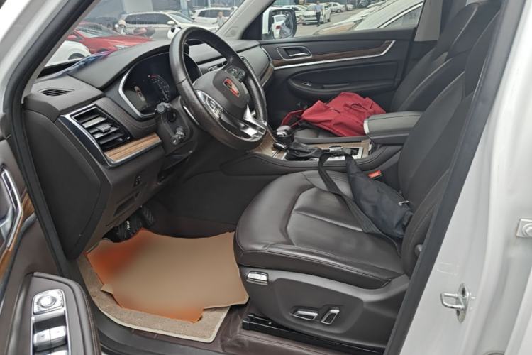 Used Roewe RX8 2018 30T Smart Connectivity All-Wheel Drive Supreme Edition Left Front Seat
