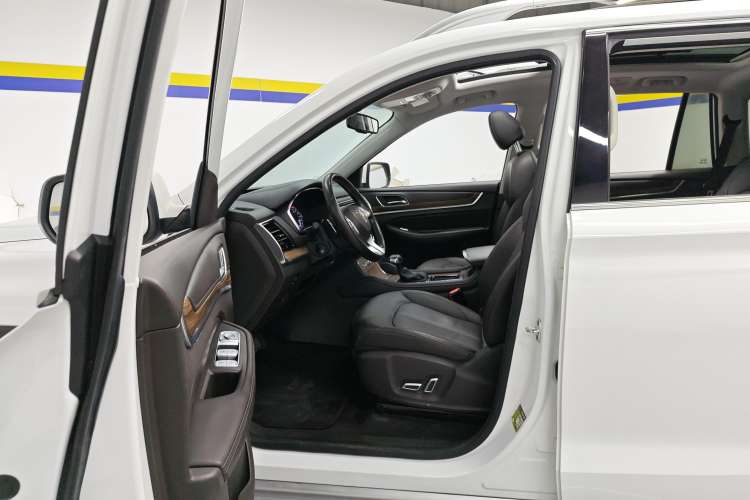 Used Roewe RX8 2018 30T Smart Connectivity Two-Wheel Drive Flagship Edition Left Front Seat