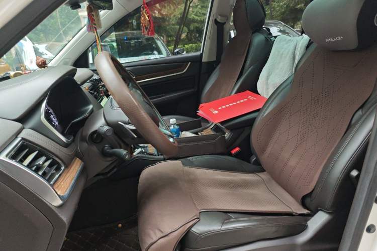 Used Roewe RX8 2018 30T Smart Connectivity All-Wheel Drive Supreme Edition Left Front Seat