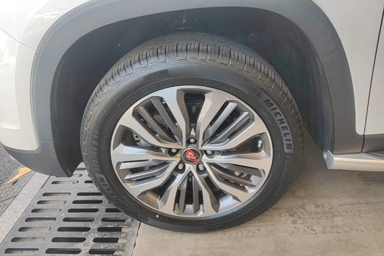 Used Roewe RX8 2018 30T Smart Connectivity All-Wheel Drive Supreme Edition Left Front Wheel Hub