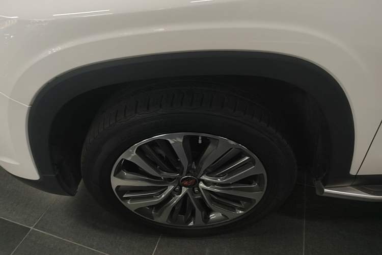 Used Roewe RX8 2018 30T Smart Connectivity All-Wheel Drive Supreme Edition Left Front Wheel Hub