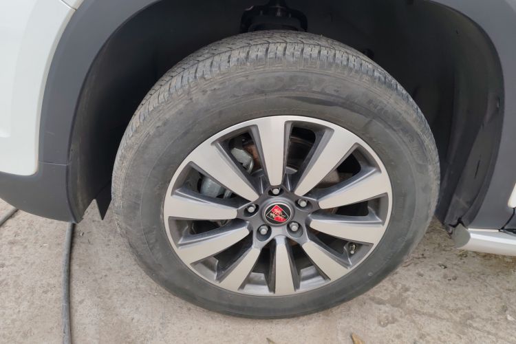 Used Roewe RX8 2018 30T Two-Wheel Drive Flagship Edition Left Front Wheel Hub