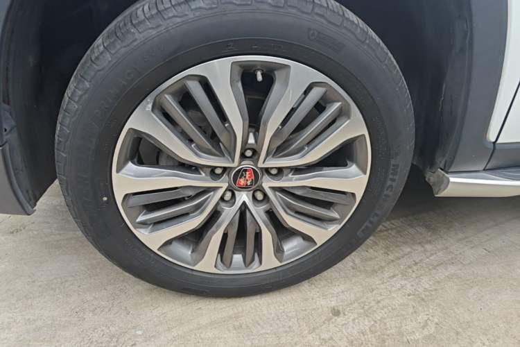 Used Roewe RX8 2018 30T Smart Connectivity All-Wheel Drive Supreme Edition Left Front Wheel Hub