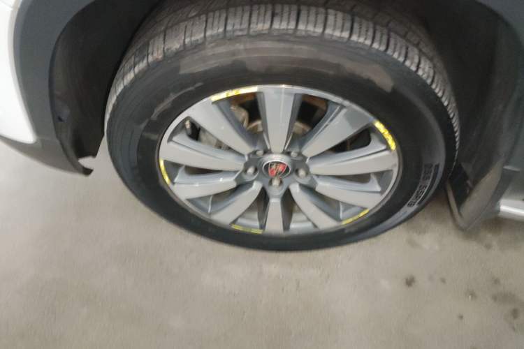 Used Roewe RX8 2018 30T Smart Connectivity Two-Wheel Drive Flagship Edition Left Front Wheel Hub