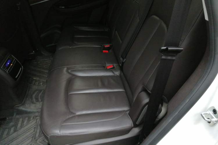 Used Roewe RX8 2018 30T Smart Connectivity Two-Wheel Drive Supreme Edition Left Rear Seat
