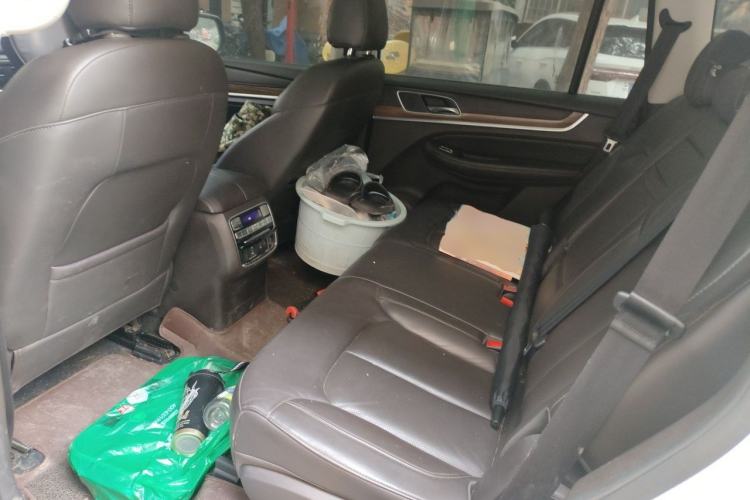 Used Roewe RX8 2018 30T Smart Connectivity Two-Wheel Drive Flagship Edition Left Rear Seat