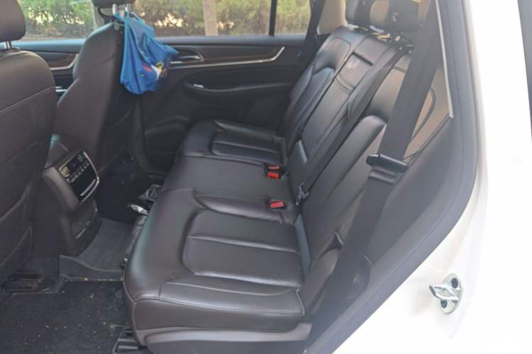 Used Roewe RX8 2018 30T Smart Connectivity All-Wheel Drive Supreme Edition Left Rear Seat