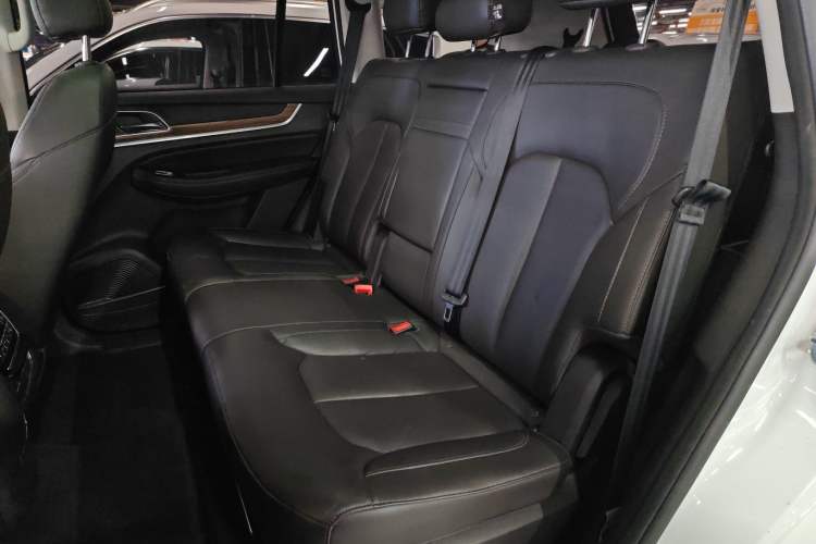 Used Roewe RX8 2018 30T Smart Connectivity All-Wheel Drive Supreme Edition Left Rear Seat