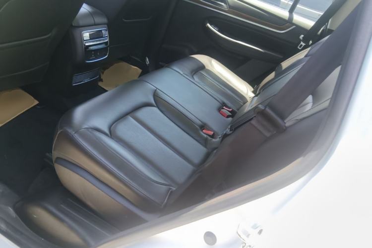 Used Roewe RX8 2018 30T Smart Connectivity Two-Wheel Drive Supreme Edition Left Rear Seat