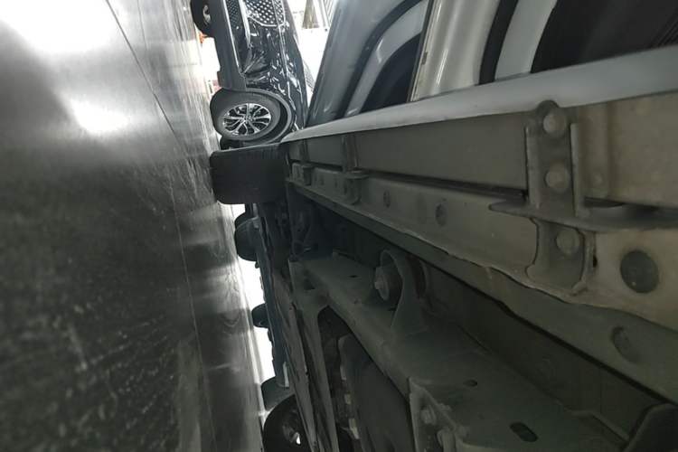 Used Roewe RX8 2018 30T Smart Connectivity All-Wheel Drive Supreme Edition Left Side Sill