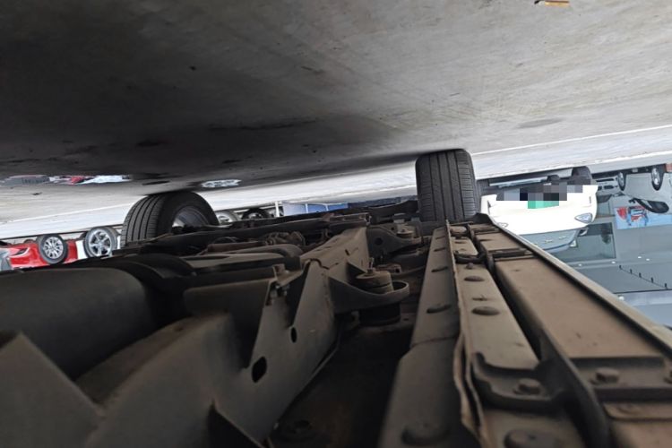 Used Roewe RX8 2018 30T Smart Connectivity All-Wheel Drive Supreme Edition Left Side Sill