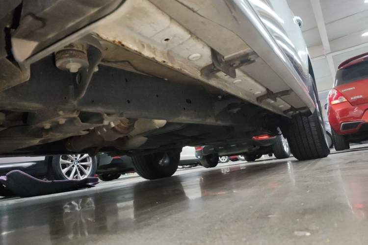 Used Roewe RX8 2018 30T Smart Connectivity Two-Wheel Drive Flagship Edition Left Side Sill