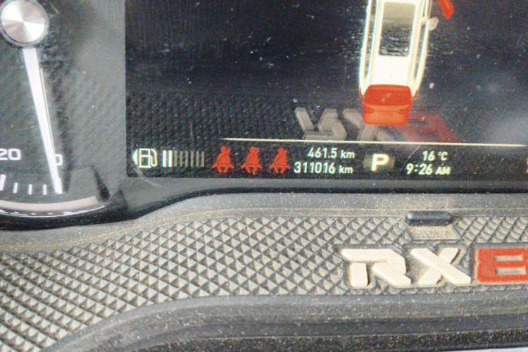 Used Roewe RX8 2018 30T Smart Connectivity All-Wheel Drive Supreme Edition Odometer Close Up