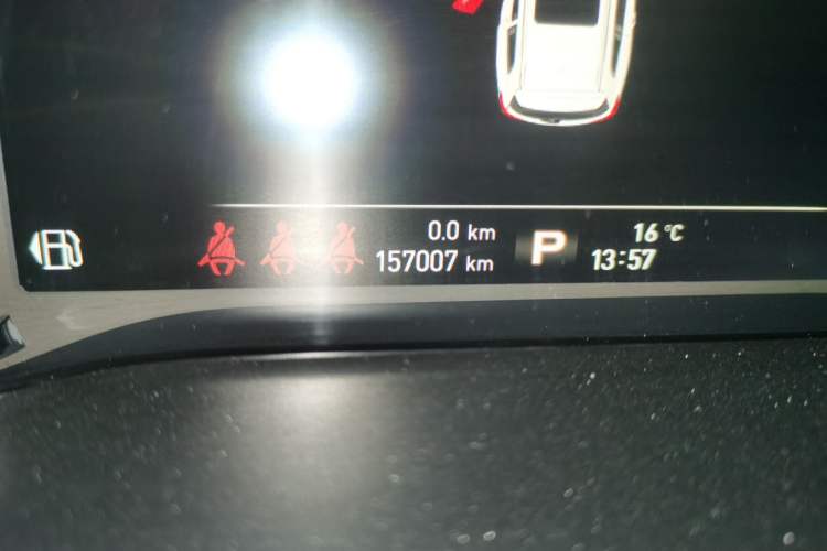 Used Roewe RX8 2018 30T Smart Connectivity Four-Wheel Drive Flagship Edition Odometer Close Up