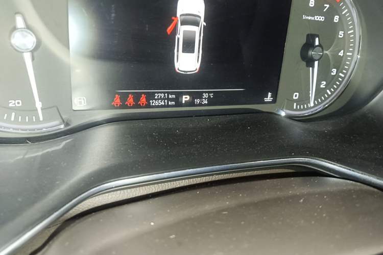 Used Roewe RX8 2018 30T Smart Connectivity Two-Wheel Drive Flagship Edition Odometer Close Up