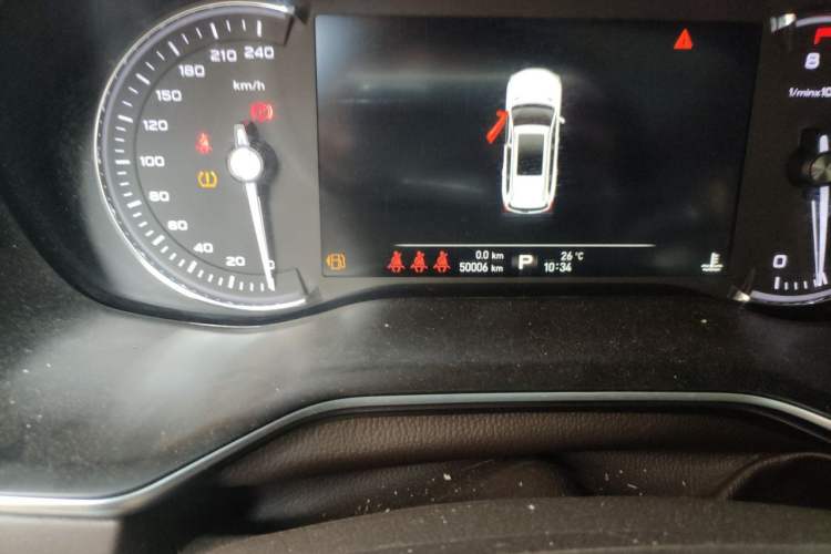 Used Roewe RX8 2018 30T Smart Connectivity Two-Wheel Drive Flagship Edition Odometer Close Up