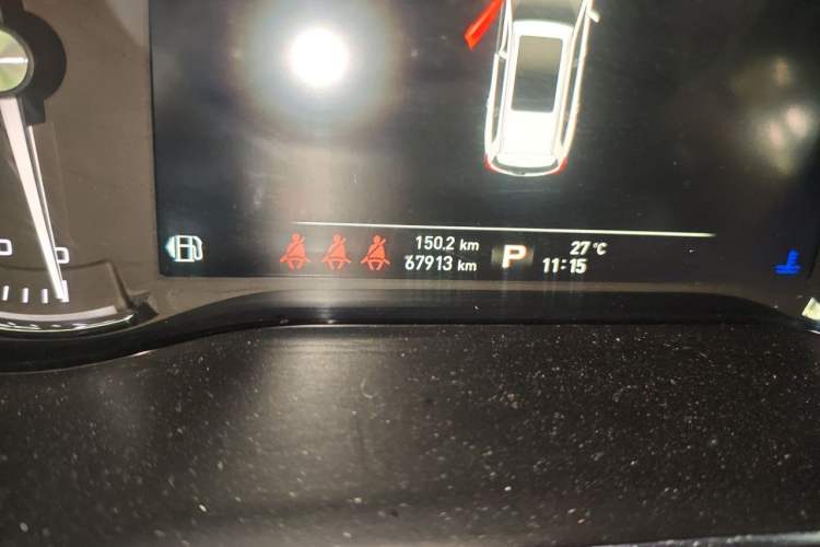 Used Roewe RX8 2018 30T Smart Connectivity Two-Wheel Drive Flagship Edition Odometer Close Up