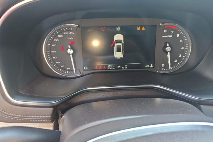Used Roewe RX8 2018 30T Smart Connectivity All-Wheel Drive Supreme Edition Odometer Close Up