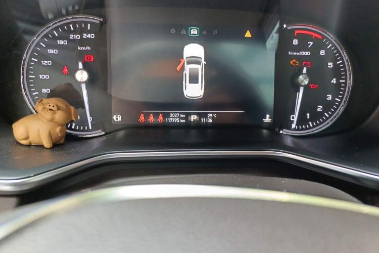 Used Roewe RX8 2018 30T Smart Connectivity Two-Wheel Drive Flagship Edition Odometer Close Up