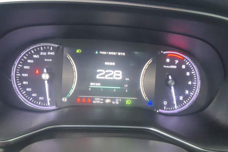 Used Roewe RX8 2018 30T Smart Connectivity Two-Wheel Drive Flagship Edition Odometer Close Up