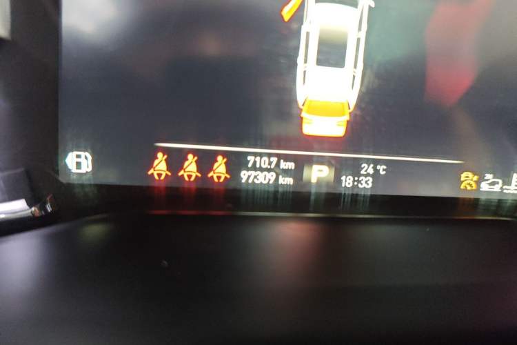 Used Roewe RX8 2018 30T Smart Connectivity All-Wheel Drive Supreme Edition Odometer Close Up
