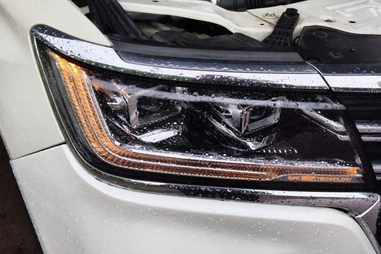 Used Roewe RX8 2018 30T Smart Connectivity All-Wheel Drive Supreme Edition Right Front Headlight