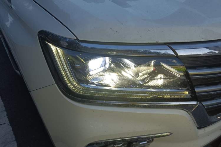 Used Roewe RX8 2018 30T Smart Connectivity Two-Wheel Drive Flagship Edition Right Front Headlight