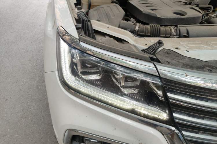 Used Roewe RX8 2018 30T Smart Connectivity Two-Wheel Drive Flagship Edition Right Front Headlight
