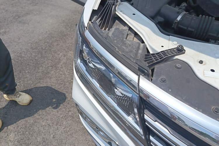 Used Roewe RX8 2018 30T Smart Connectivity Two-Wheel Drive Flagship Edition Right Front Headlight