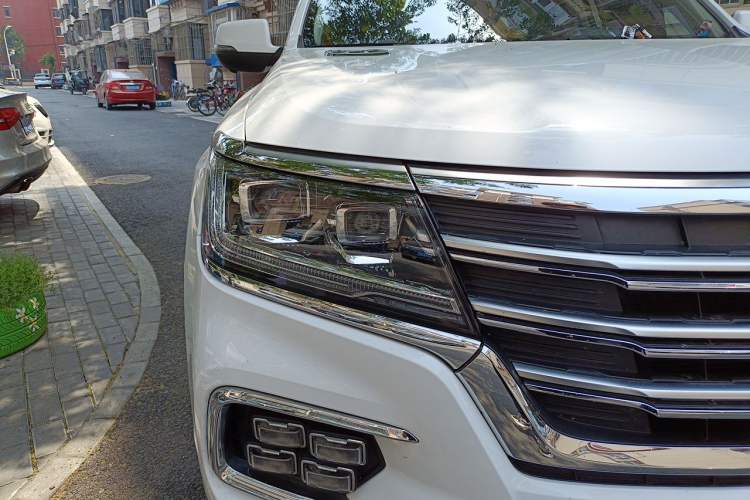 Used Roewe RX8 2018 30T Smart Connectivity Two-Wheel Drive Flagship Edition Right Front Headlight