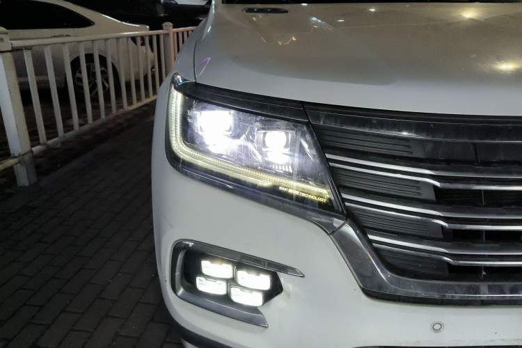 Used Roewe RX8 2018 30T Smart Connectivity Four-Wheel Drive Flagship Edition Right Front Headlight