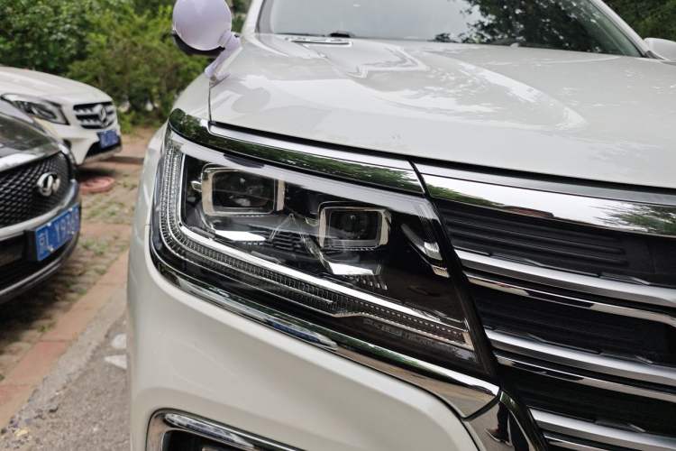 Used Roewe RX8 2018 30T Smart Connectivity All-Wheel Drive Supreme Edition Right Front Headlight