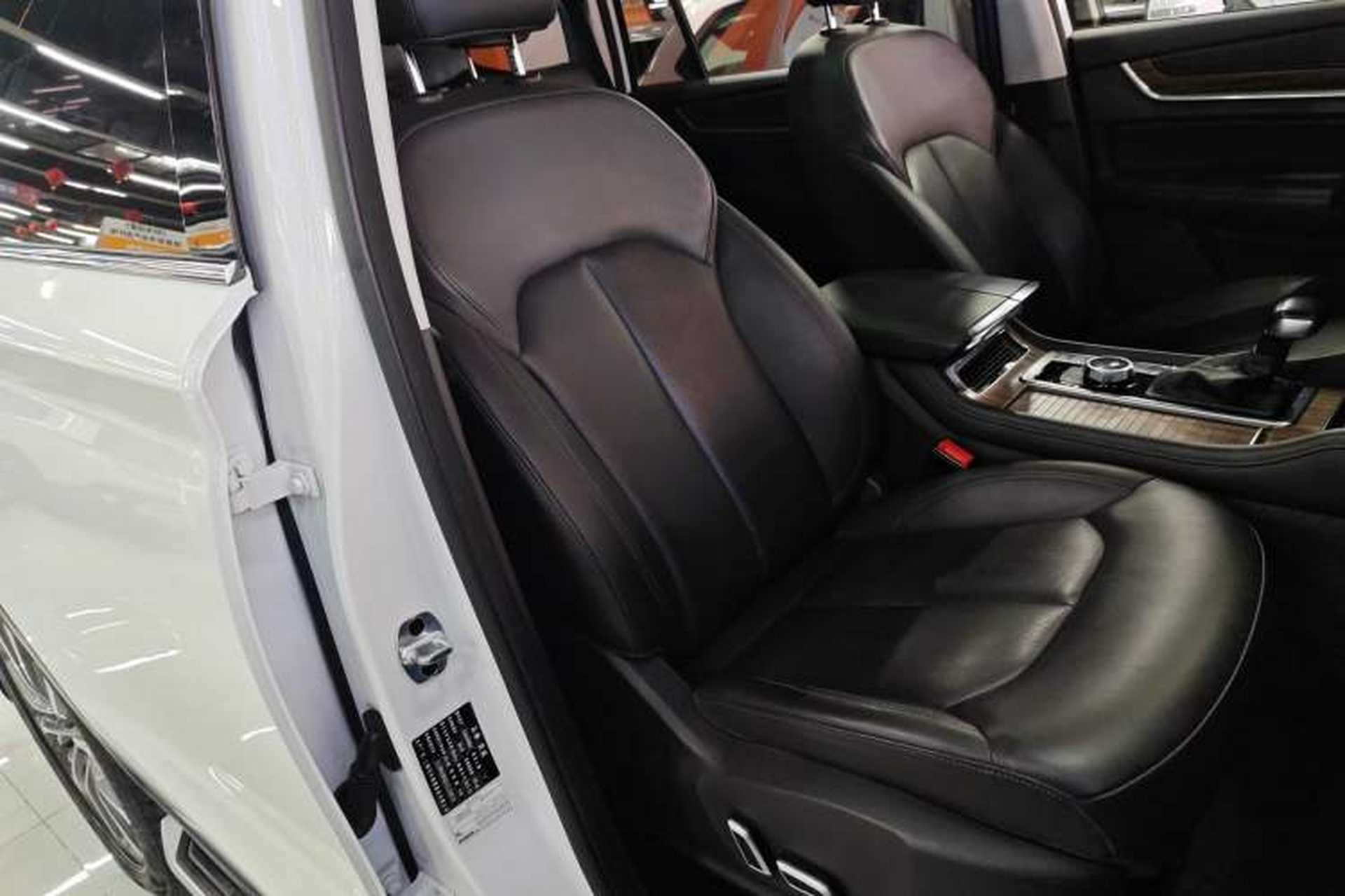 Used Roewe RX8 2018 30T Smart Connectivity All-Wheel Drive Supreme Edition Right Front Seat