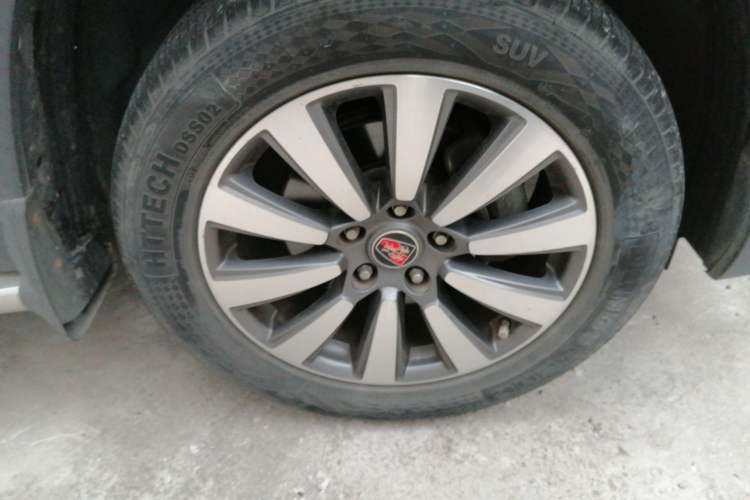 Used Roewe RX8 2018 30T Smart Connectivity Two-Wheel Drive Supreme Edition Right Front Wheel Hub