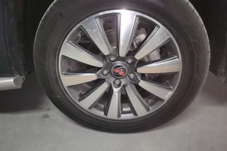 Used Roewe RX8 2018 30T Smart Connectivity Four-Wheel Drive Flagship Edition Right Front Wheel Hub