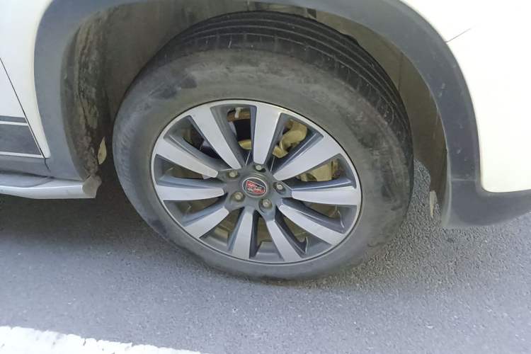 Used Roewe RX8 2018 30T Smart Connectivity Two-Wheel Drive Flagship Edition Right Front Wheel Hub
