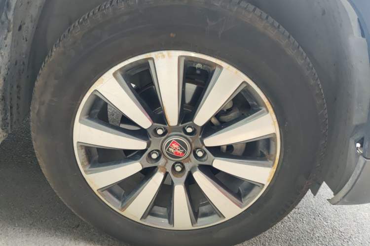 Used Roewe RX8 2018 30T Smart Connectivity Two-Wheel Drive Supreme Edition Right Front Wheel Hub