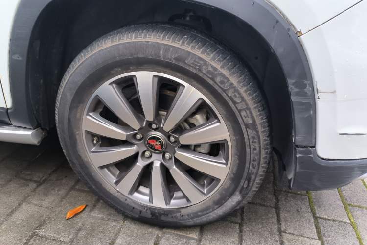 Used Roewe RX8 2018 30T Smart Connectivity Two-Wheel Drive Flagship Edition Right Front Wheel Hub