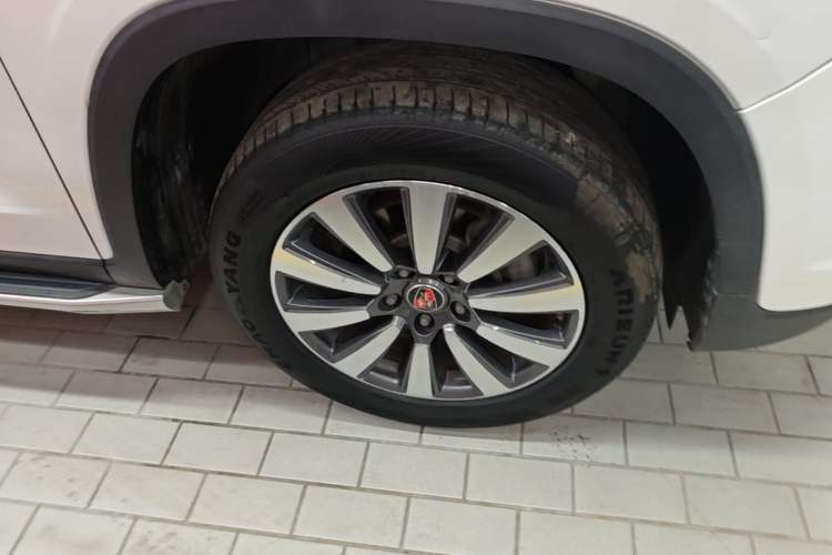 Used Roewe RX8 2018 30T Smart Connectivity Two-Wheel Drive Supreme Edition Right Front Wheel Hub