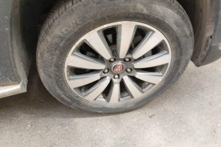 Used Roewe RX8 2018 30T Smart Connectivity Two-Wheel Drive Flagship Edition Right Front Wheel Hub