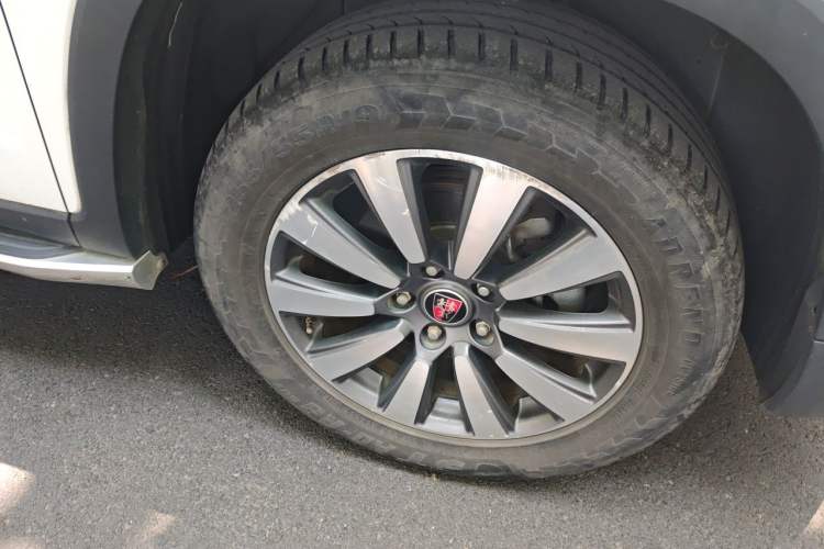 Used Roewe RX8 2018 30T Smart Connectivity Two-Wheel Drive Flagship Edition Right Front Wheel Hub