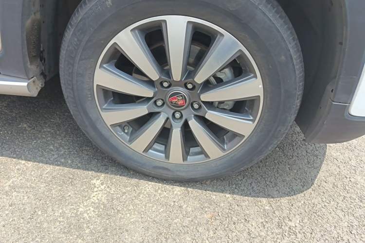 Used Roewe RX8 2018 30T Smart Connectivity Two-Wheel Drive Flagship Edition Right Front Wheel Hub