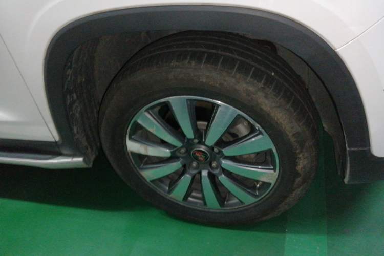 Used Roewe RX8 2018 30T Smart Connectivity Two-Wheel Drive Supreme Edition Right Front Wheel Hub
