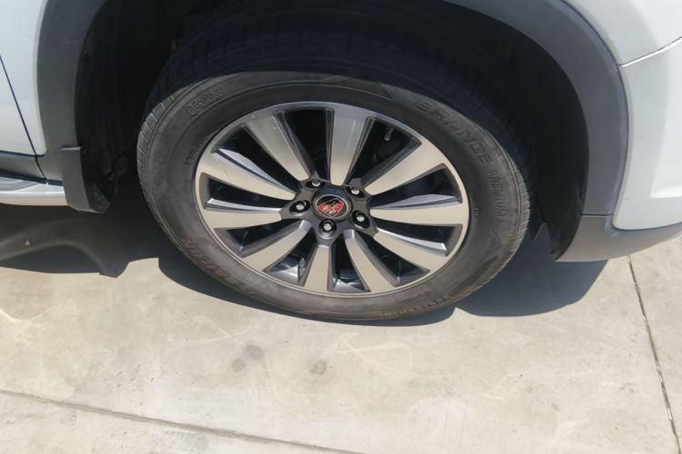 Used Roewe RX8 2018 30T Smart Connectivity Two-Wheel Drive Supreme Edition Right Front Wheel Hub