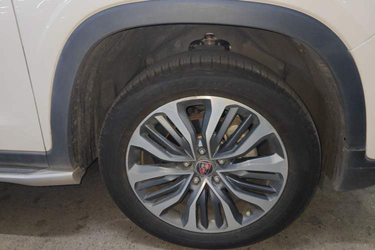 Used Roewe RX8 2018 30T Smart Connectivity Four-Wheel Drive Flagship Edition Right Front Wheel Hub