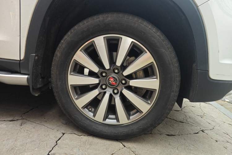 Used Roewe RX8 2018 30T Smart Connectivity Two-Wheel Drive Flagship Edition Right Front Wheel Hub