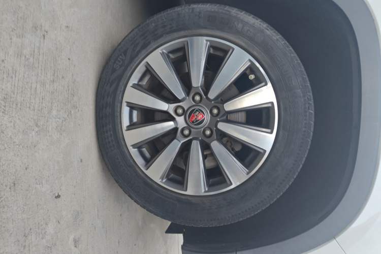 Used Roewe RX8 2018 30T Smart Connectivity Two-Wheel Drive Flagship Edition Right Front Wheel Hub